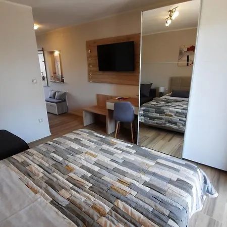 Apartment Alea *